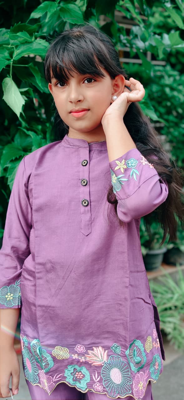 Mahika saraswat - Kid Model Portfolio Photo 1