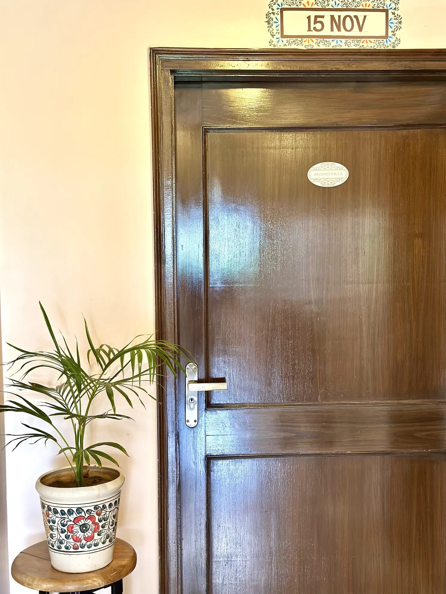 Anand Villa – 5BHK Villa for Shoots in Shyam Bagh — Entrance and Parking