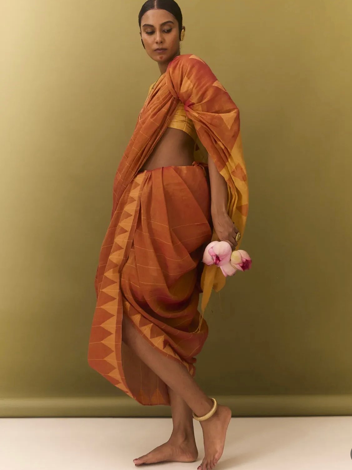 Saree_Campaigns_Editorials_1_DeGvGJHD2W_.jpg