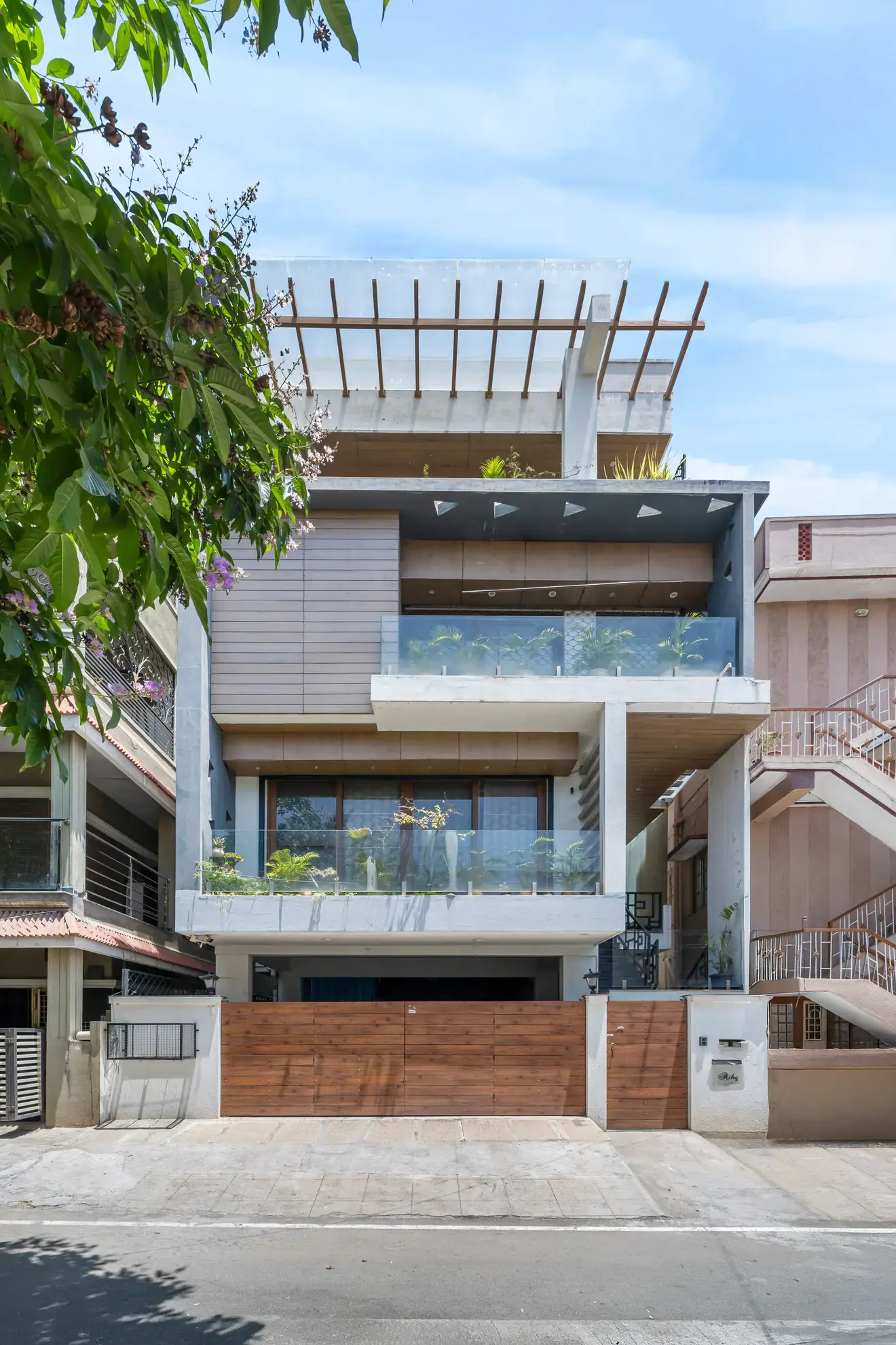 Modern Mirage – 4BHK Contemporary Luxury Villa — Entrance & Parking