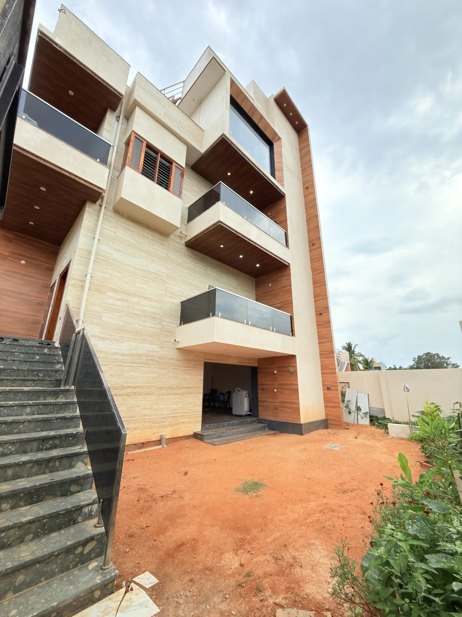 Palm Breeze – 4BHK Villa for Shoots in Madavara — Entrance and Parking