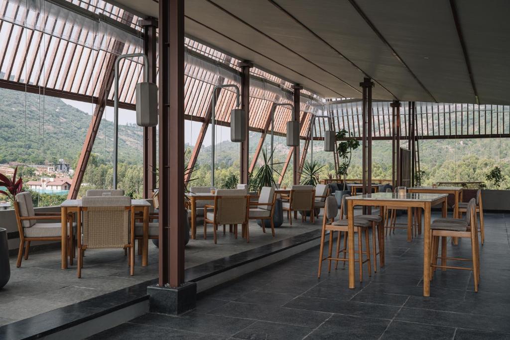 Luxury Hillside Estate with Infinity Pool & Scenic Views – Nandi Hills (1) — photo 5