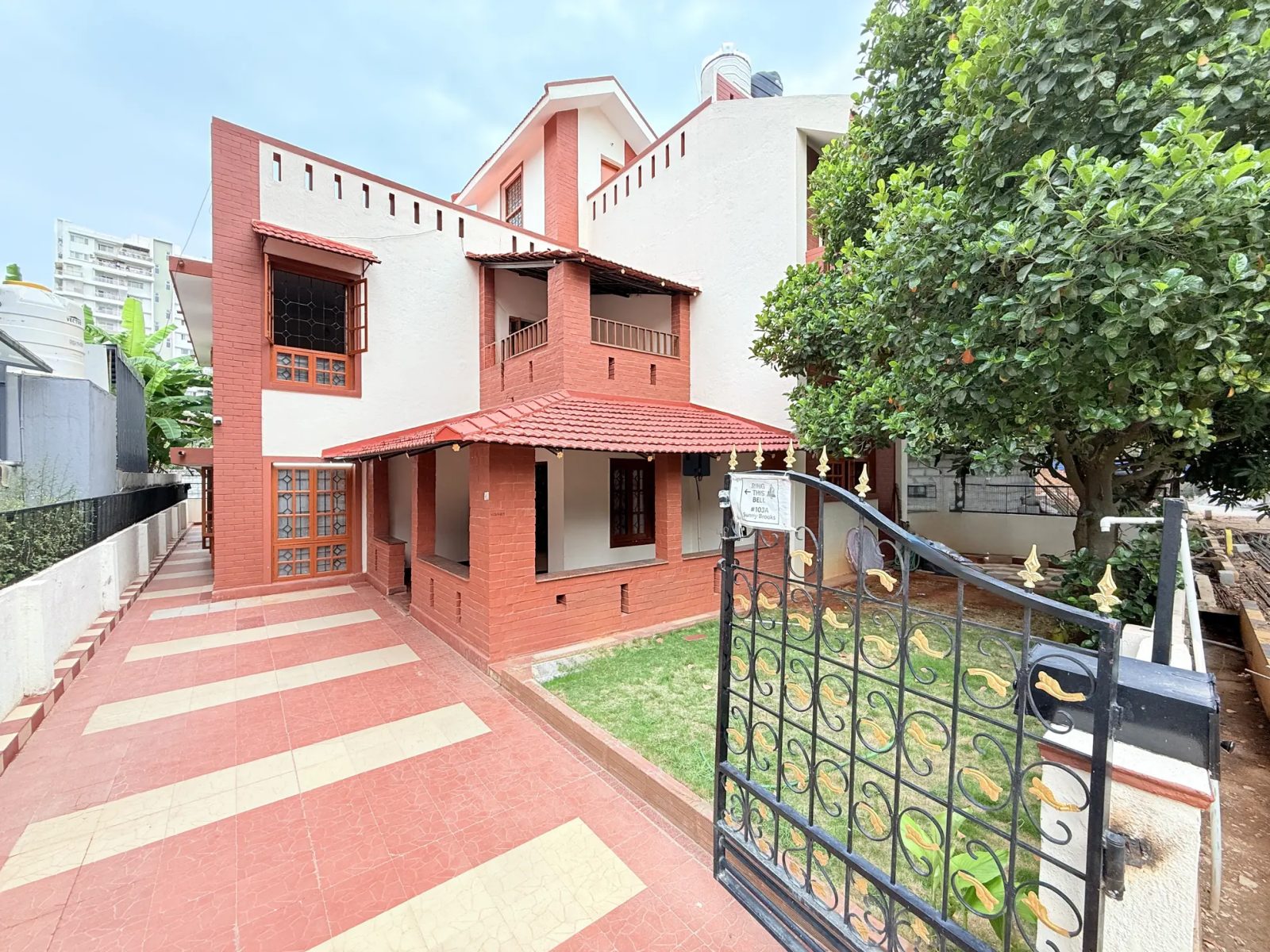 Silicon Hideaway – 6BHK Villa for Shoots in Sarjapura — Entrance and Parking