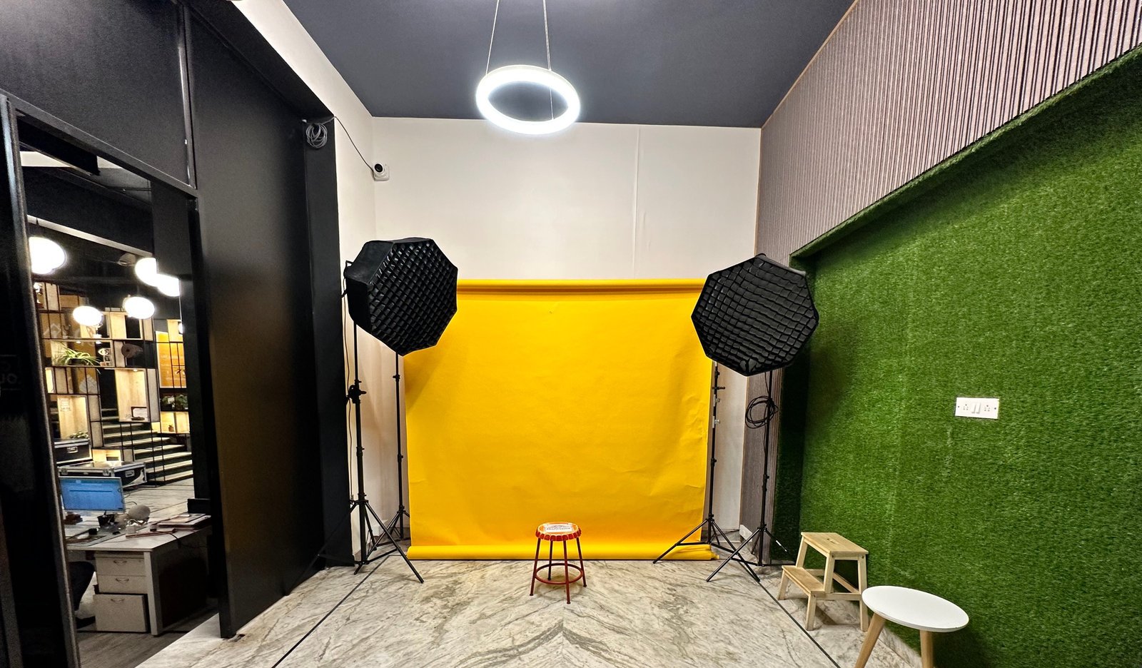 Creator Studio with Green Screen & Backdrops, Infantry Road — Creator Studio & Green Screen