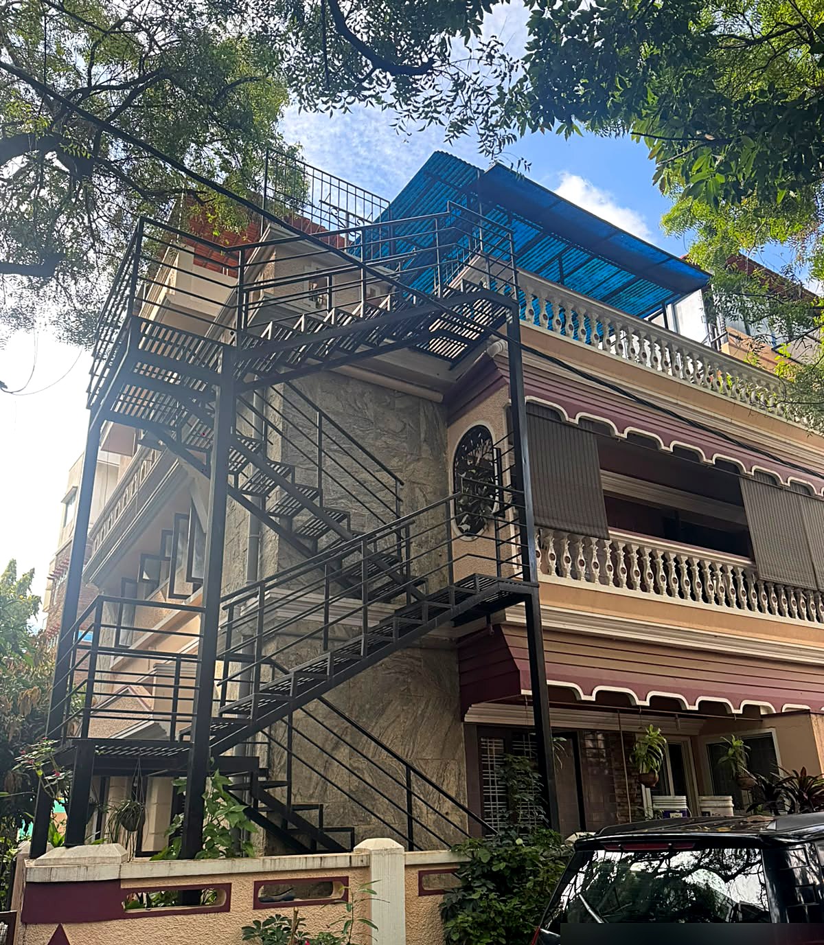 Casa Balustrade – Two-Flat Heritage-Style Family Home with Rooftop Terrace for Shoots in Bengaluru — Exterior & Facade