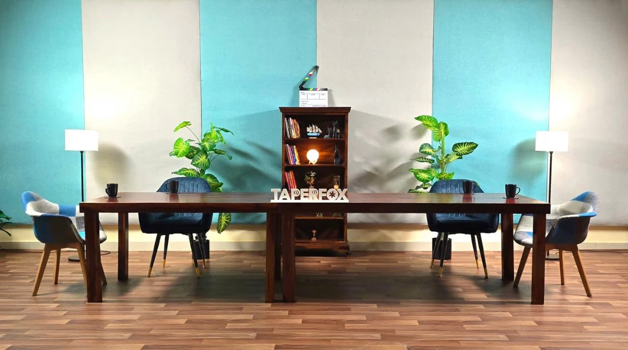 Podcast Studio XL – Multicam Set for up to 6 Guests, Indiranagar — Round-Table Podcast Set