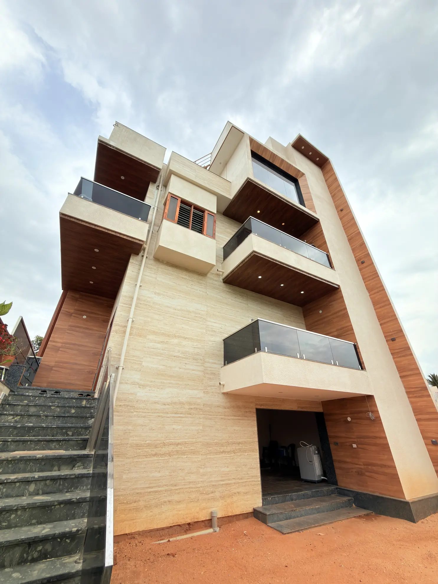 Palm Breeze – 4BHK Villa for Shoots in Madavara — Entrance and Parking