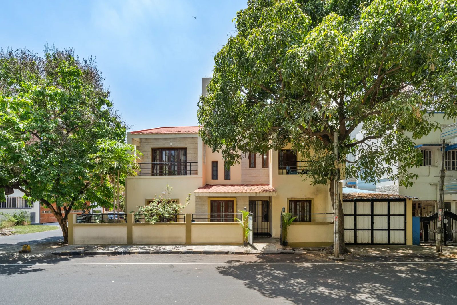 Mosaic Manor – 5BHK Villa for Shoots in BTM Layout — Entrance and Parking