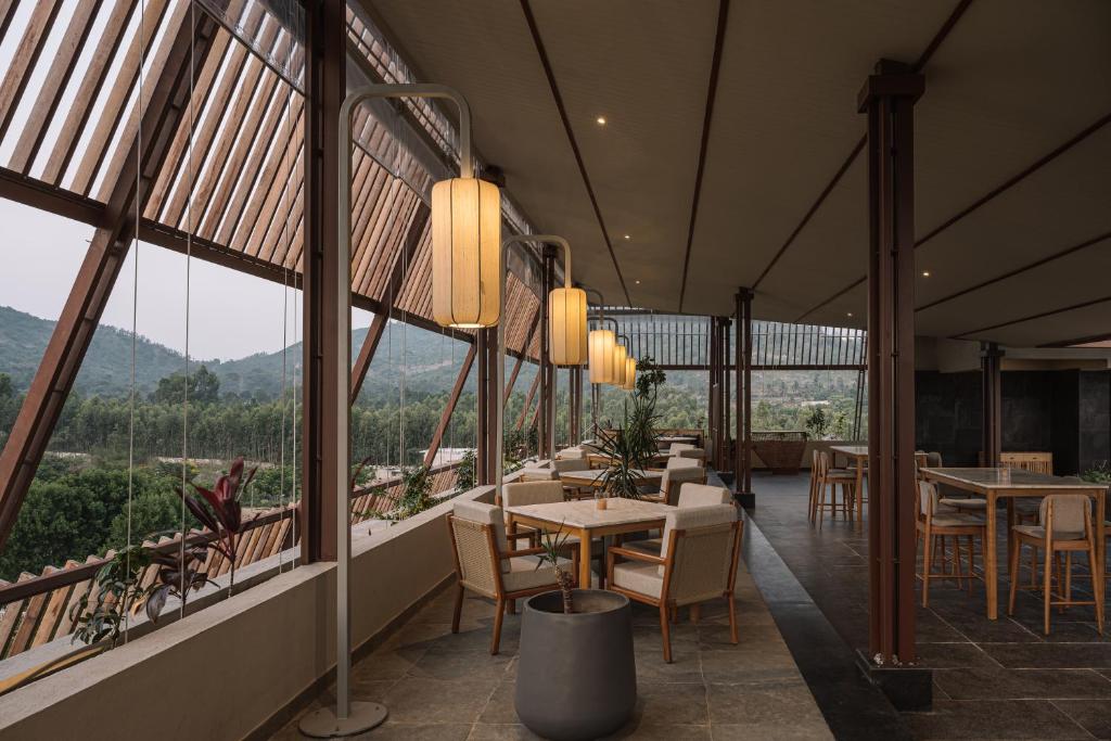 Luxury Hillside Estate with Infinity Pool & Scenic Views – Nandi Hills (1) — photo 4