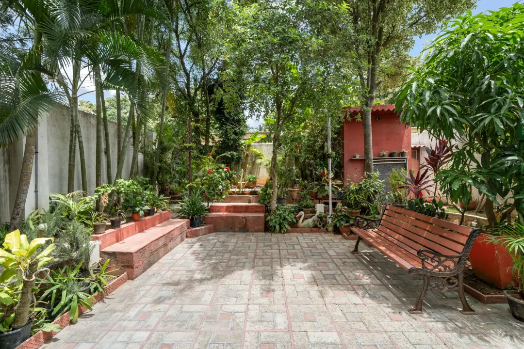 Serene Springs – 4BHK Luxury Villa with Private Home Cinema — Garden