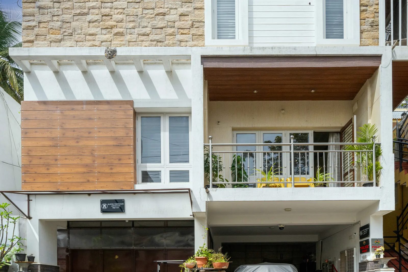 Twilight Terrace – 3BHK Villa for Shoots in Jayanagar — Entrance and Parking