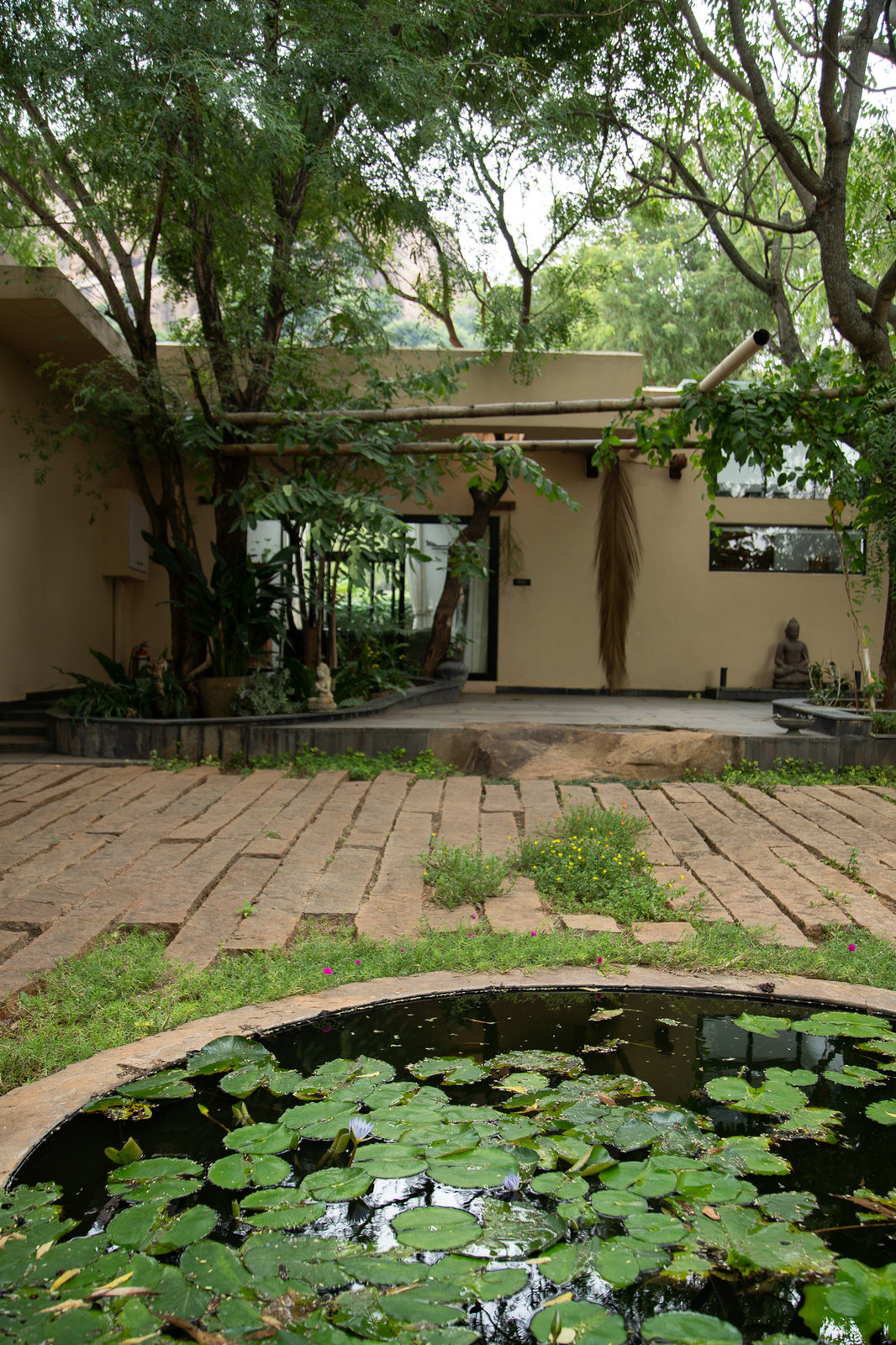 Earthy Courtyard Villa with Private Pool & Sauna, Yellodu — Courtyard & Exterior