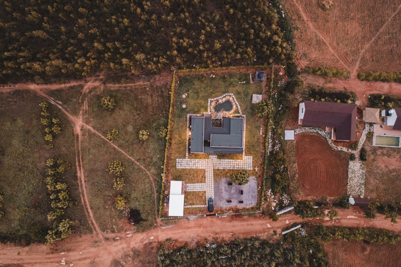Luxury Farmhouse with Natural Pond & Pool in Bangalore  — photo 2