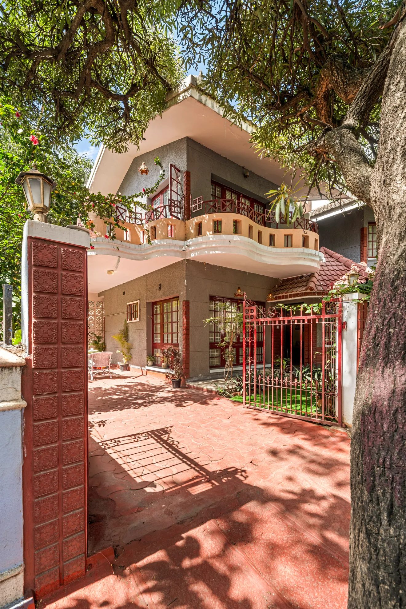 Heritage Haven – 5BHK Vintage Villa with Library