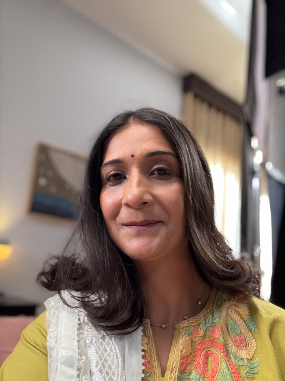 Roshni Gidwani - Actor Portfolio Photo 1