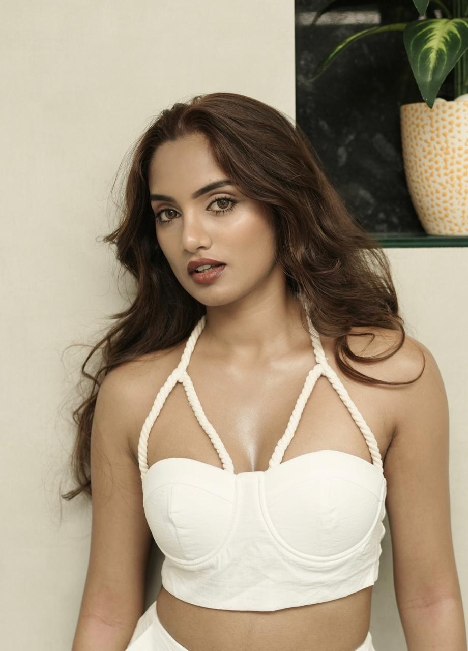 Dia Ashlesh - Model Portfolio Photo 1