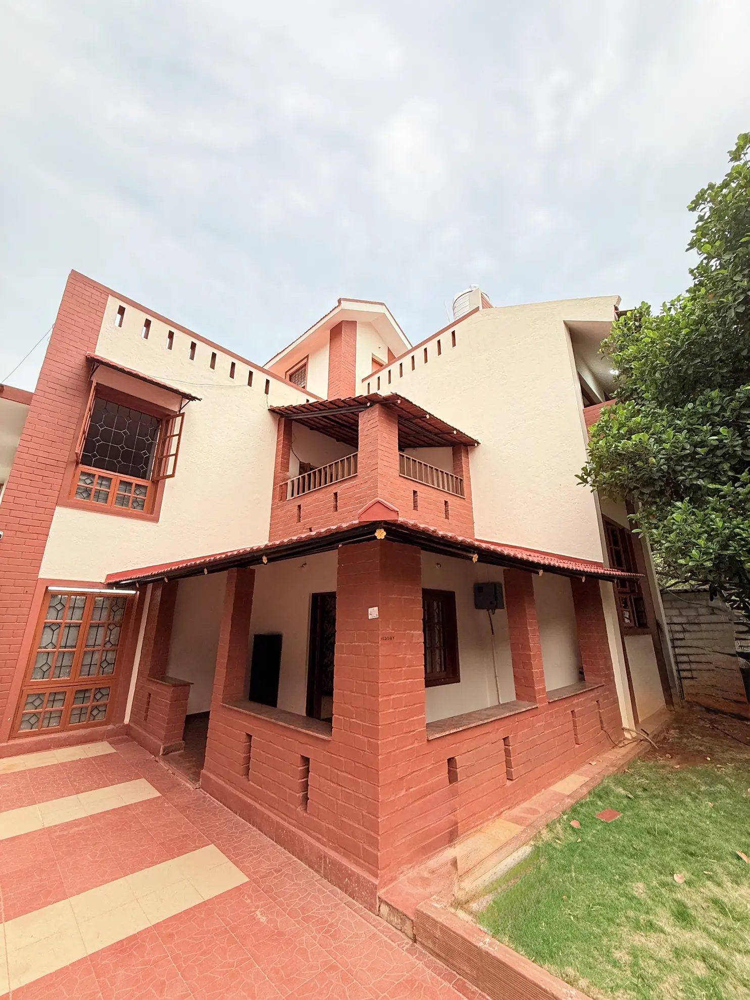 Silicon Hideaway – 6BHK Villa for Shoots in Sarjapura — Entrance and Parking