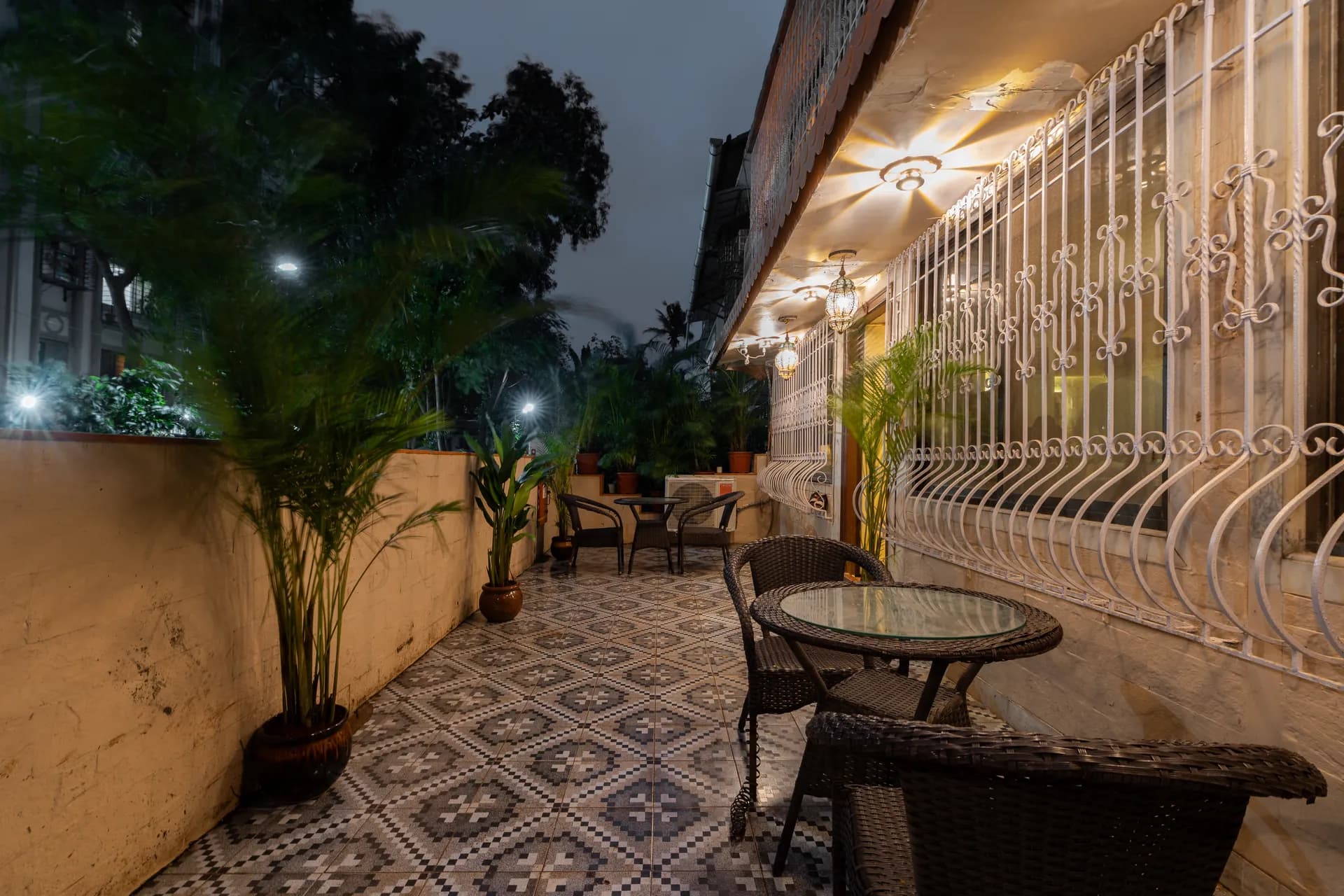 Soho Nest – 4BHK Wooden Retreat with Garden & Fountain — photo 6