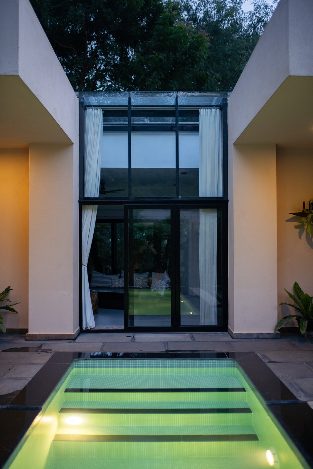 Earthy Courtyard Villa with Private Pool & Sauna, Yellodu — Courtyard & Exterior