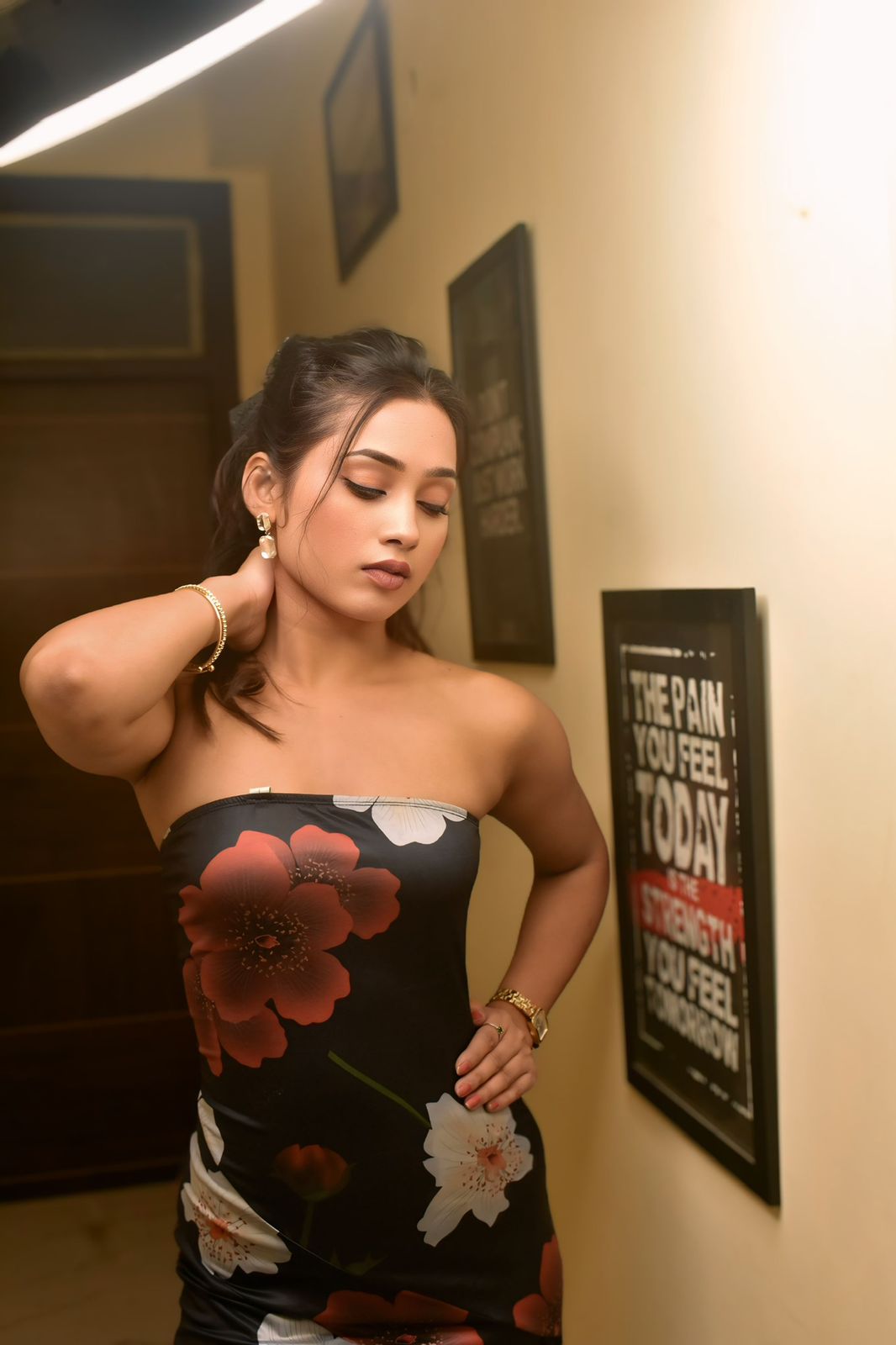 Mahira khan  - Model Portfolio Photo 1