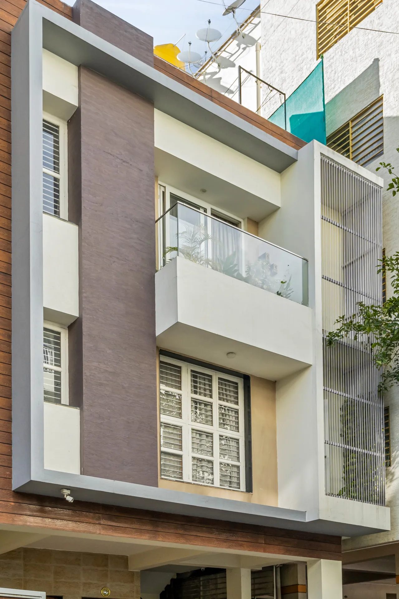 Gatsby Grandeur – 5BHK Villa for Shoots in JP Nagar — haven-Entrance and Parking