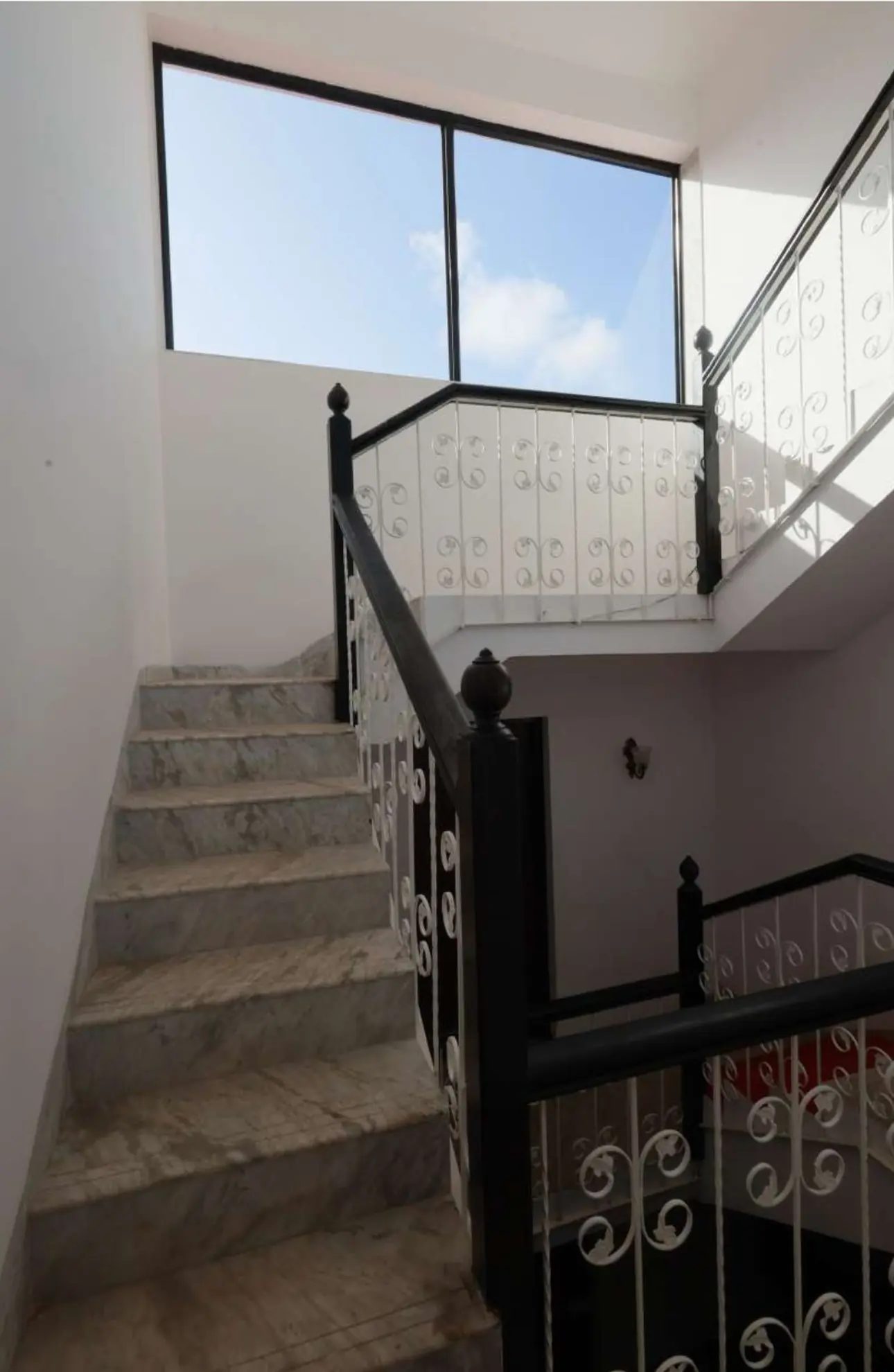 Euphoria X Richmonde – 3BHK Villa for Shoots in Calangute — Entrance Parking