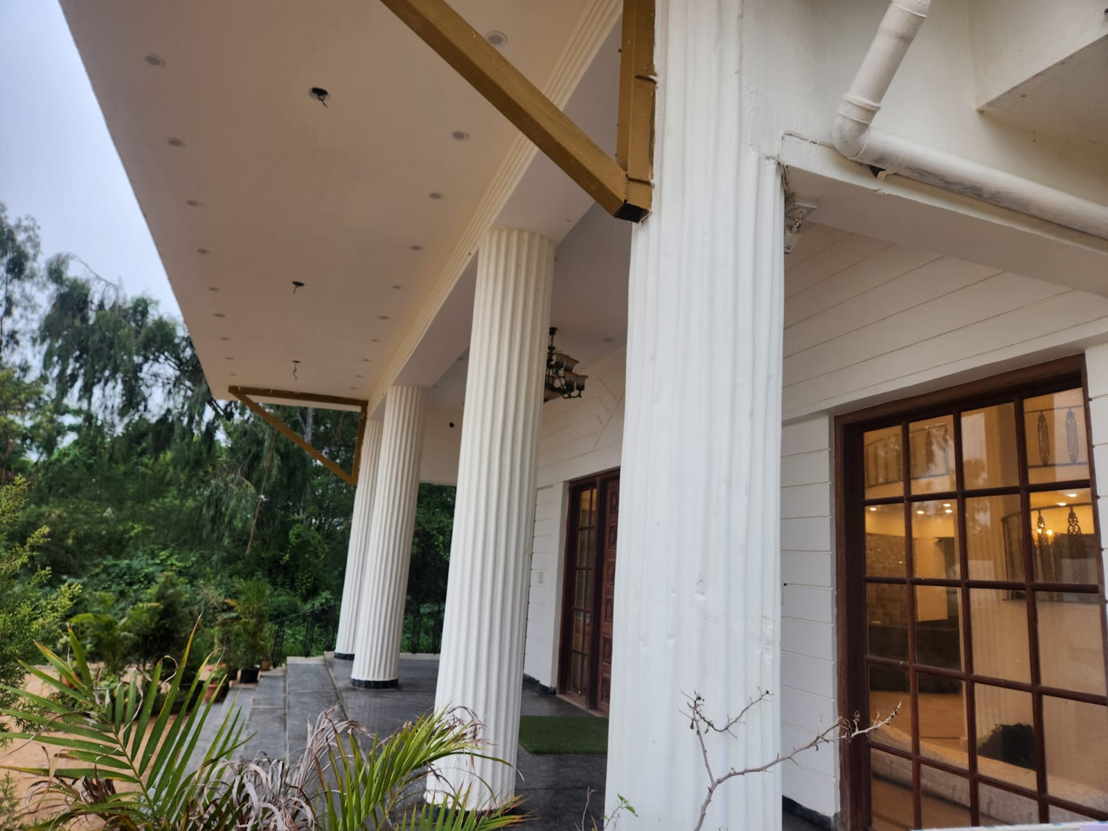 Vill Resort — Grand Halls, Pool & Lush Grounds ( 5 ) — photo 4