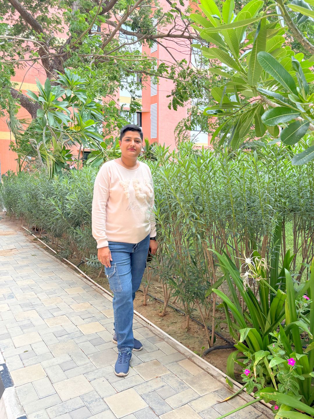  komal advani  - Background Artist Portfolio Photo 1