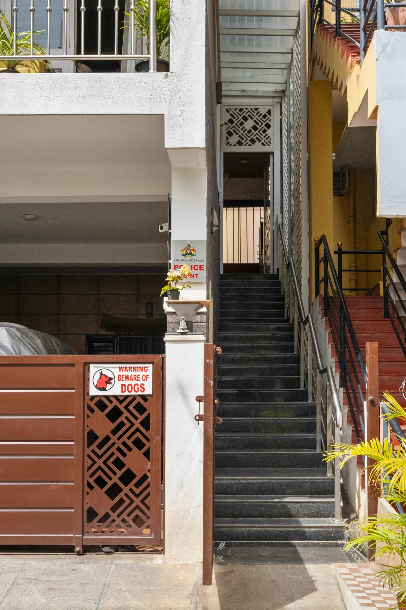 Twilight Terrace – 3BHK Villa for Shoots in Jayanagar — Entrance and Parking