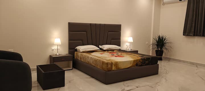 Grand - Luxury 3BHK Bungalow with Game Room and Jacuzzi ( 6 ) — photo 3