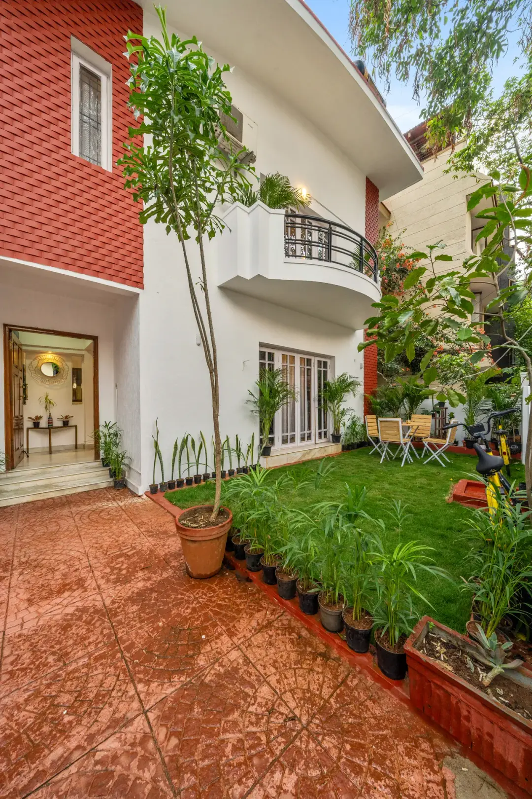 Palm Paradise – 4BHK Garden Villa with Bar Station & Workspace — photo 4