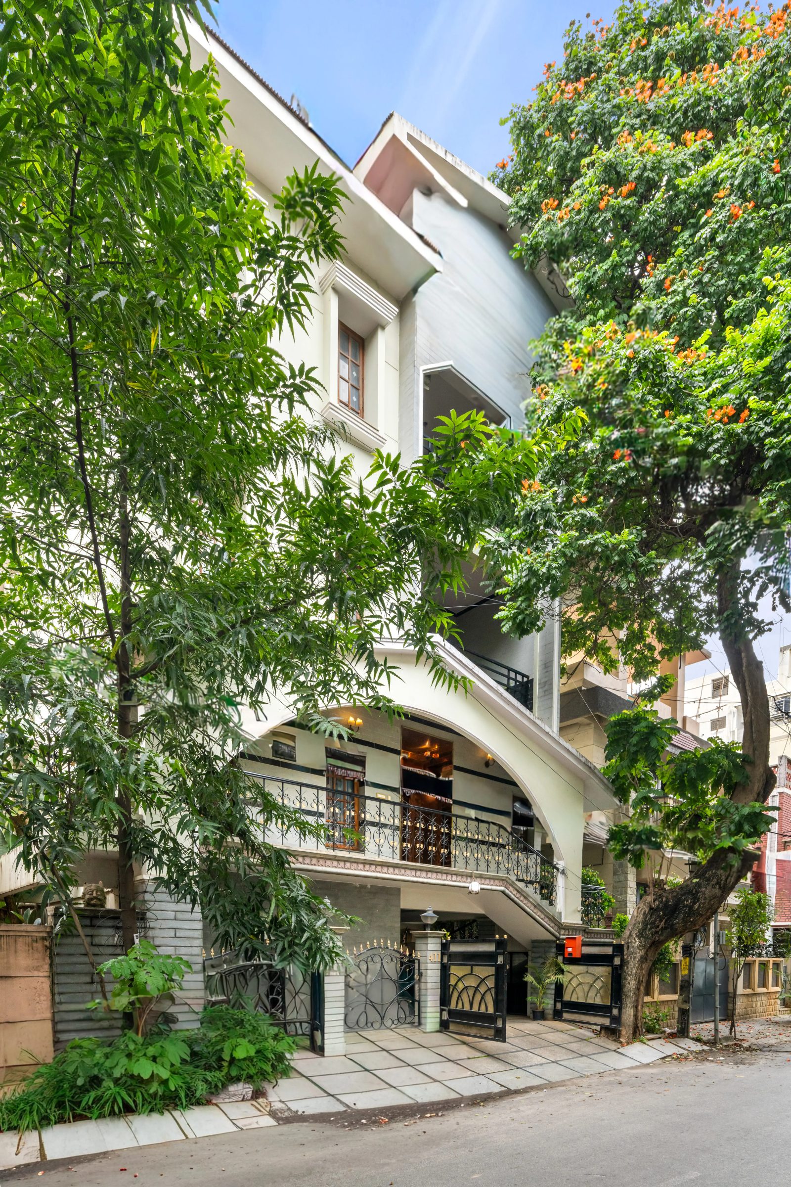 Wooden Whispers – 4BHK Villa for Shoots in Kammanahalli — Entrance and Parking
