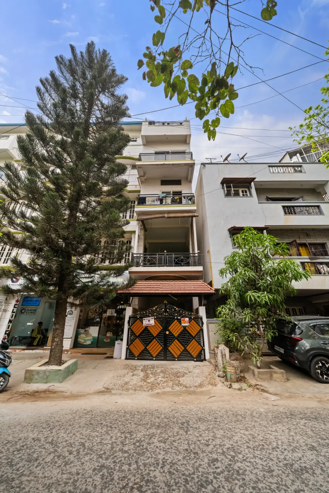 Lucent Luxe – 4BHK Luxury Villa with Private Theatre — Entrance & Parking