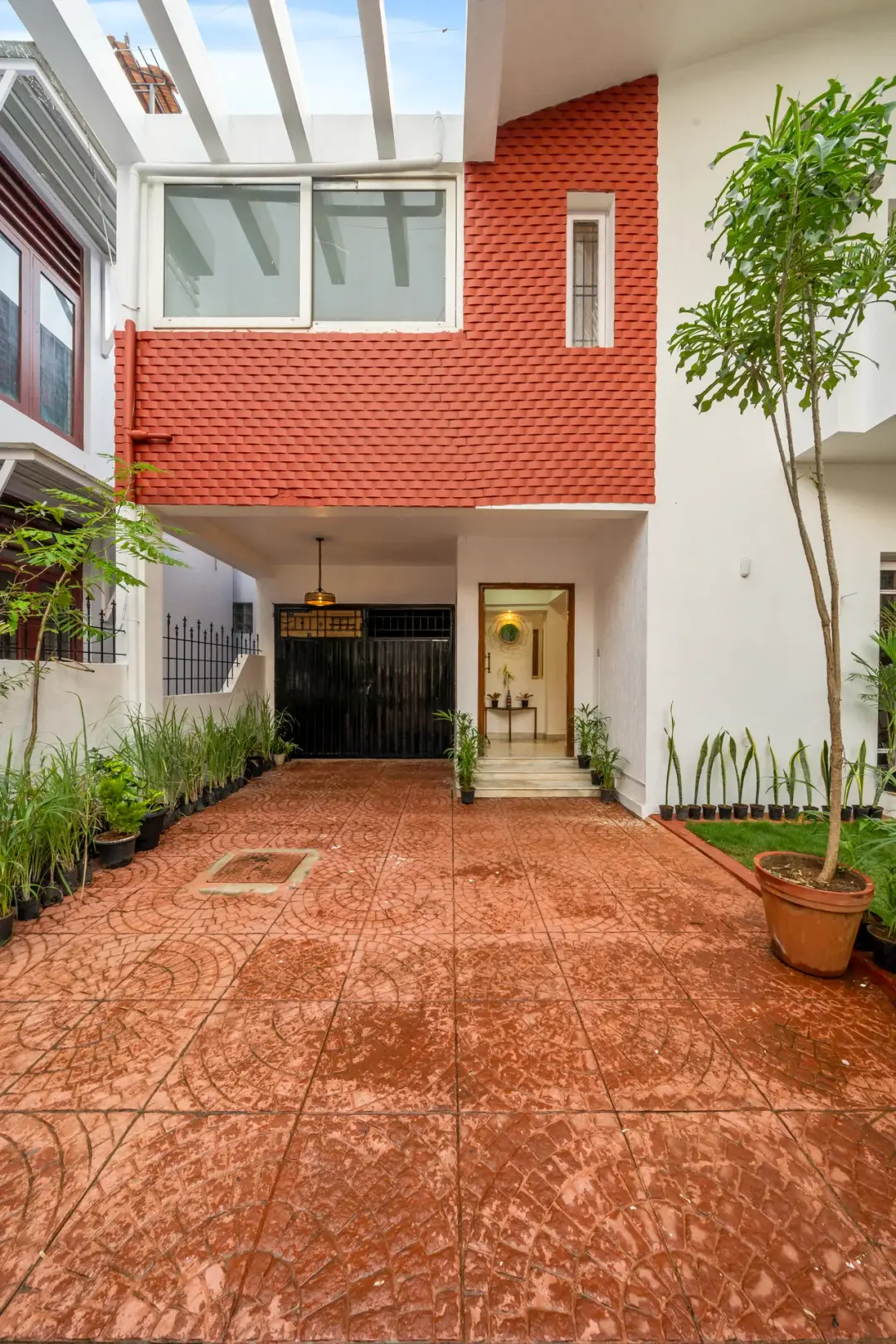 Palm Paradise – 4BHK Garden Villa with Bar Station & Workspace — photo 3