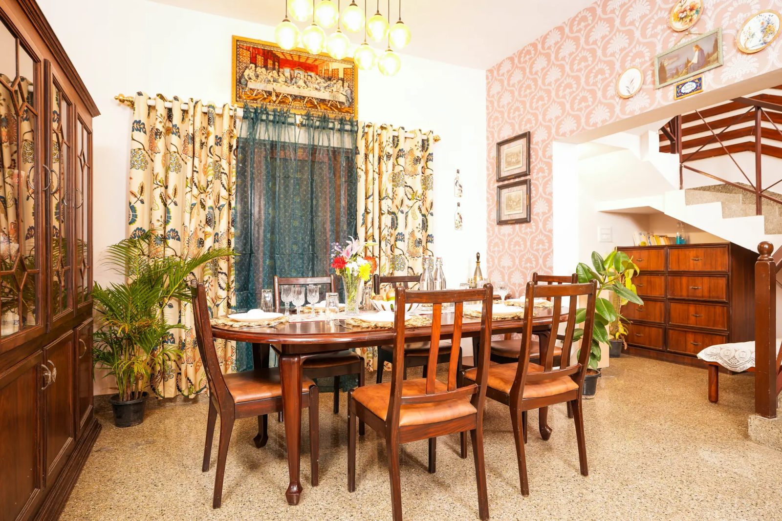 Cine Castle – 4BHK Villa for Shoots in Mg Road — Dining Area