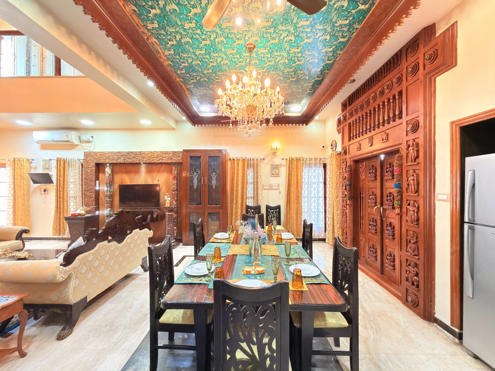 Wooden Whispers – 4BHK Villa for Shoots in Kammanahalli — Dining Area
