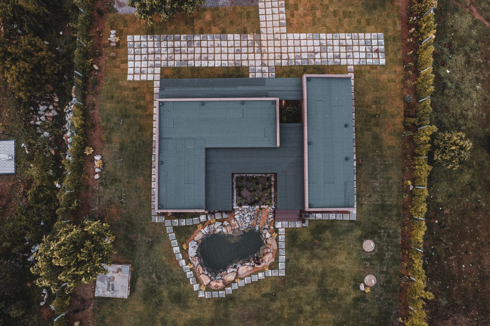 Luxury Farmhouse with Natural Pond & Pool in Bangalore  — photo 6