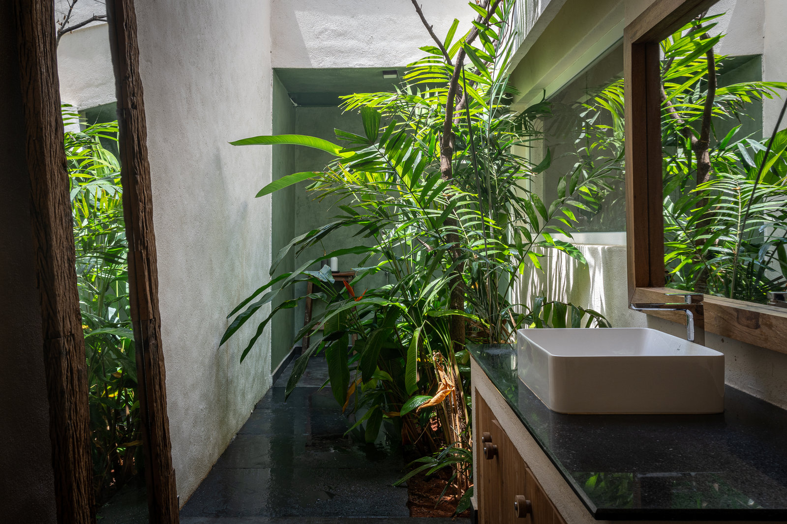 Pool Villa with Mountain Views & Sunken Lounge, Yellodu — Bathrooms