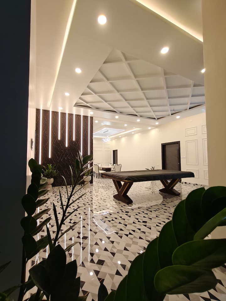 Grand - Luxury 3BHK Bungalow with Game Room and Jacuzzi ( 6 ) — Private Outdoor Jacuzzi