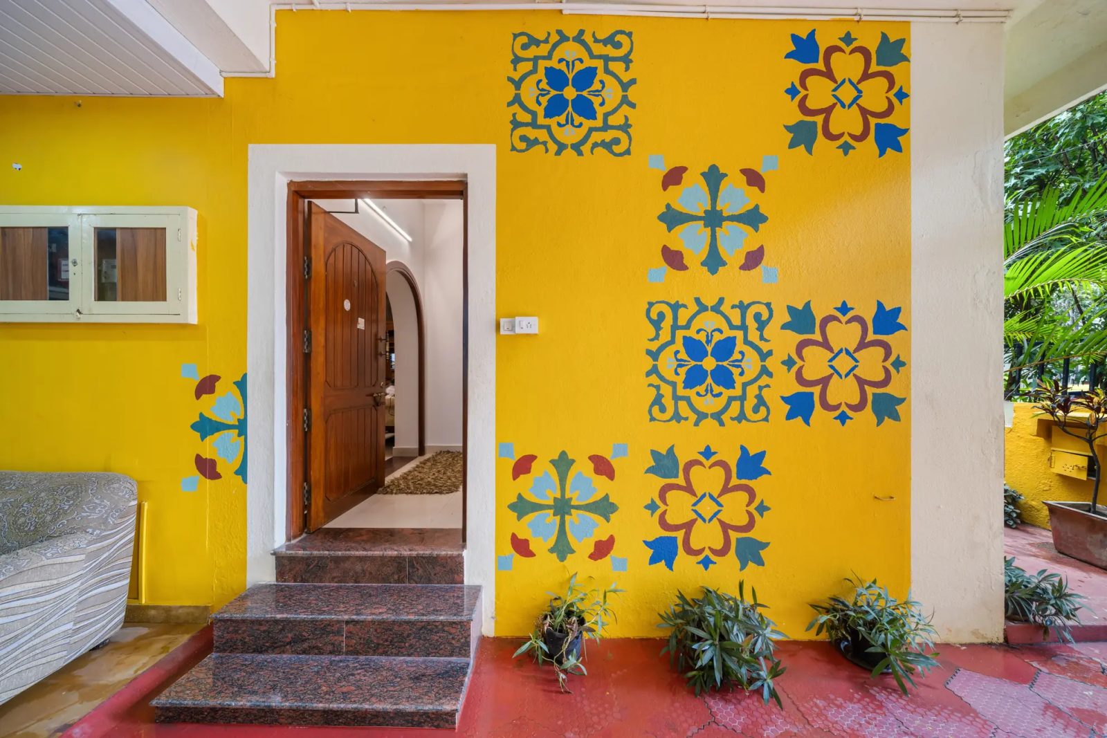 Vintage Haven – 5BHK Villa for Shoots in Indiranagar — Entrance and Parking
