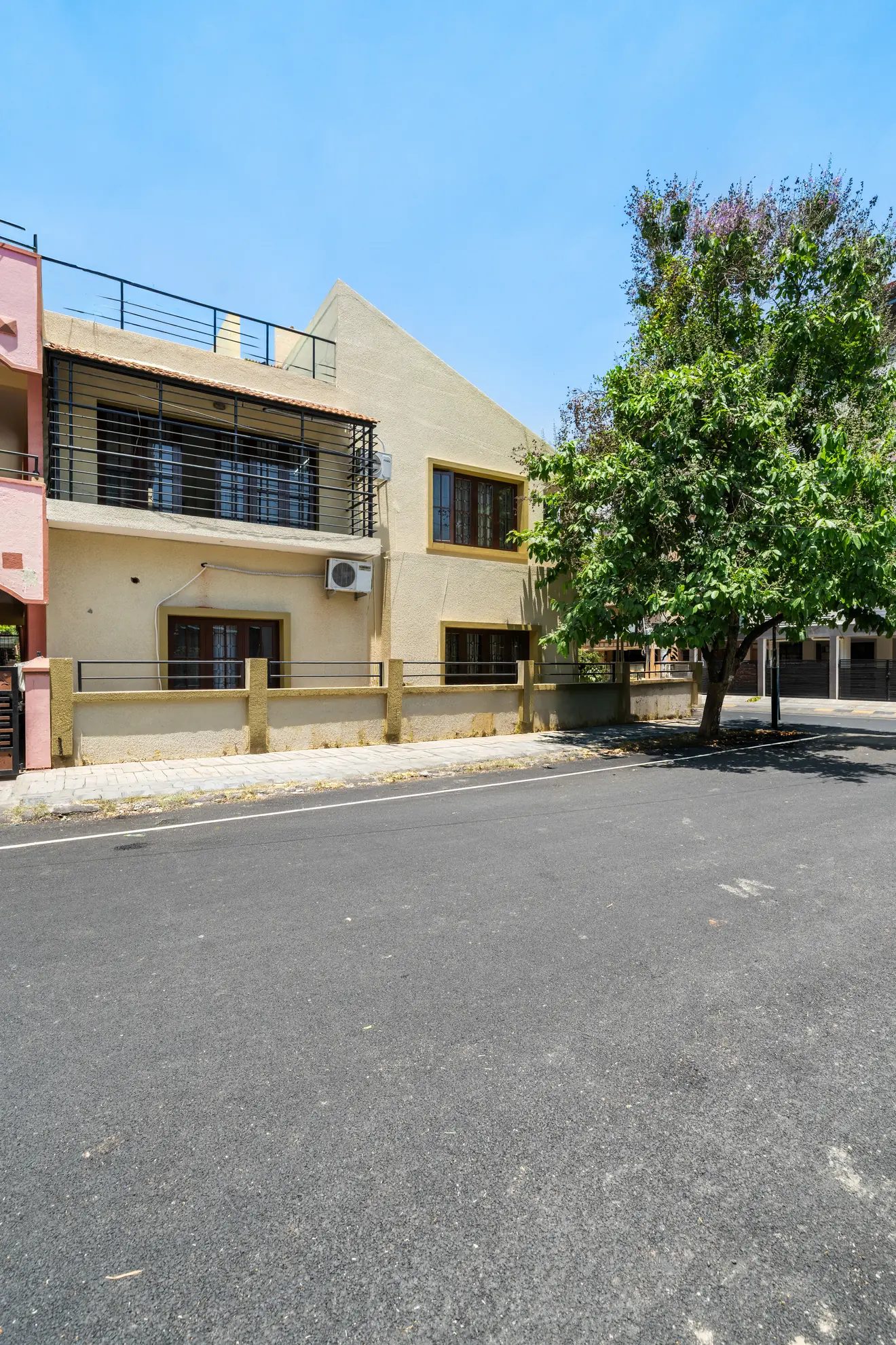 Mosaic Manor – 5BHK Villa for Shoots in BTM Layout — Entrance and Parking