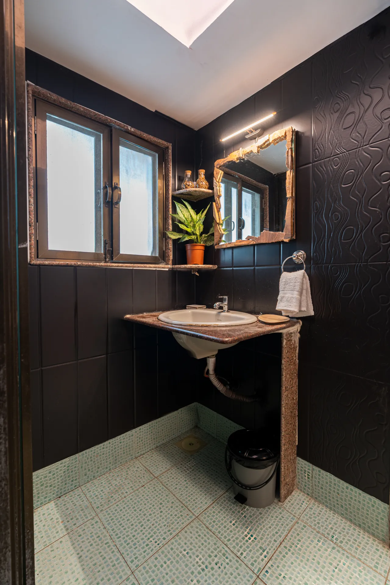 Soho Nest – 4BHK Wooden Retreat with Garden & Fountain — Fourth Bedroom
