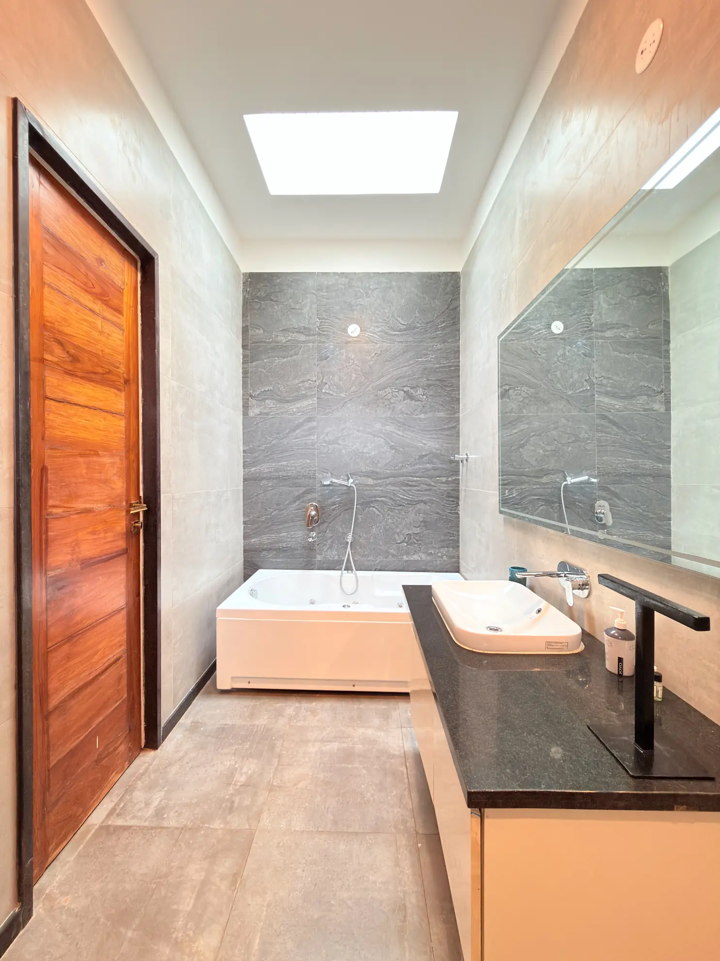Aurora Heights – 4BHK Luxury Villa with Private Theatre — Bathtub Suite