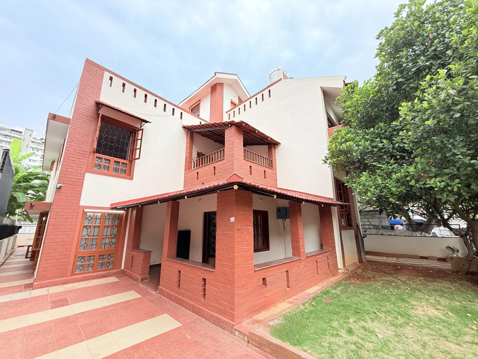 Silicon Hideaway – 6BHK Villa for Shoots in Sarjapura — Entrance and Parking