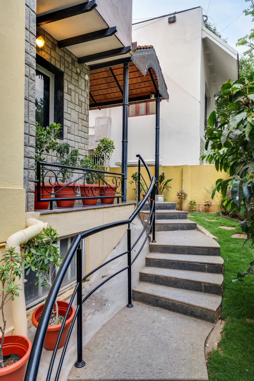 Waterfall Manor – 4BHK Heritage Villa with Indoor Waterfall — photo 3