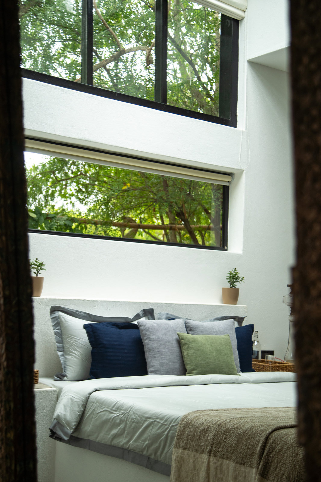 Earthy Courtyard Villa with Private Pool & Sauna, Yellodu — Bedroom
