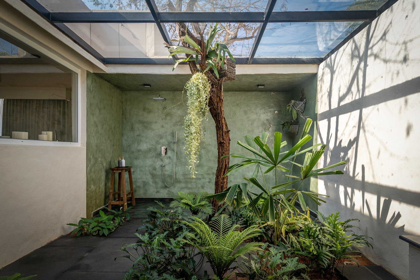 Hillside Studio Villa with Plunge Pool & Garden Shower, Yellodu — Garden Shower