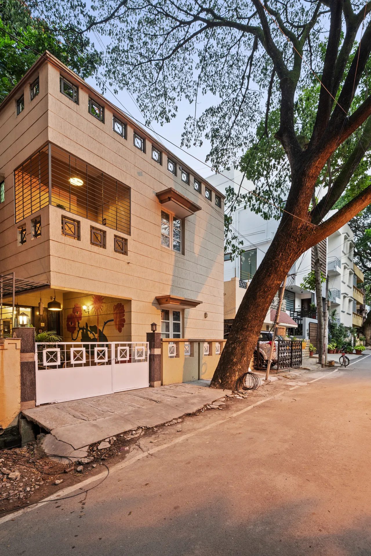 Classic Charm – 4BHK Villa for Shoots in Koramangala — charm-Entrance and Parking