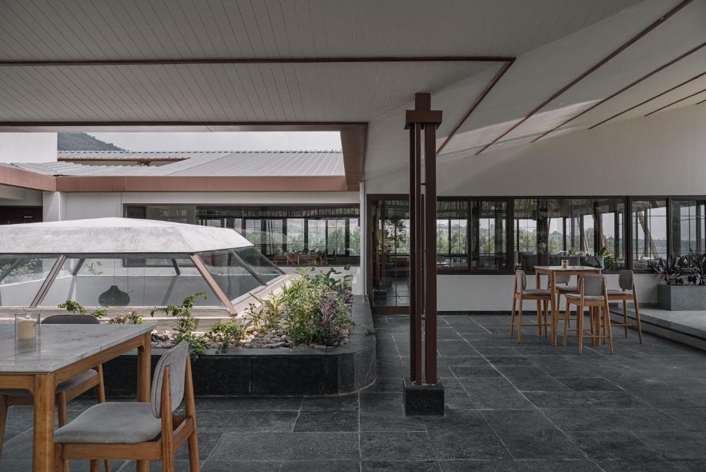Luxury Hillside Estate with Infinity Pool & Scenic Views – Nandi Hills (1) — photo 3