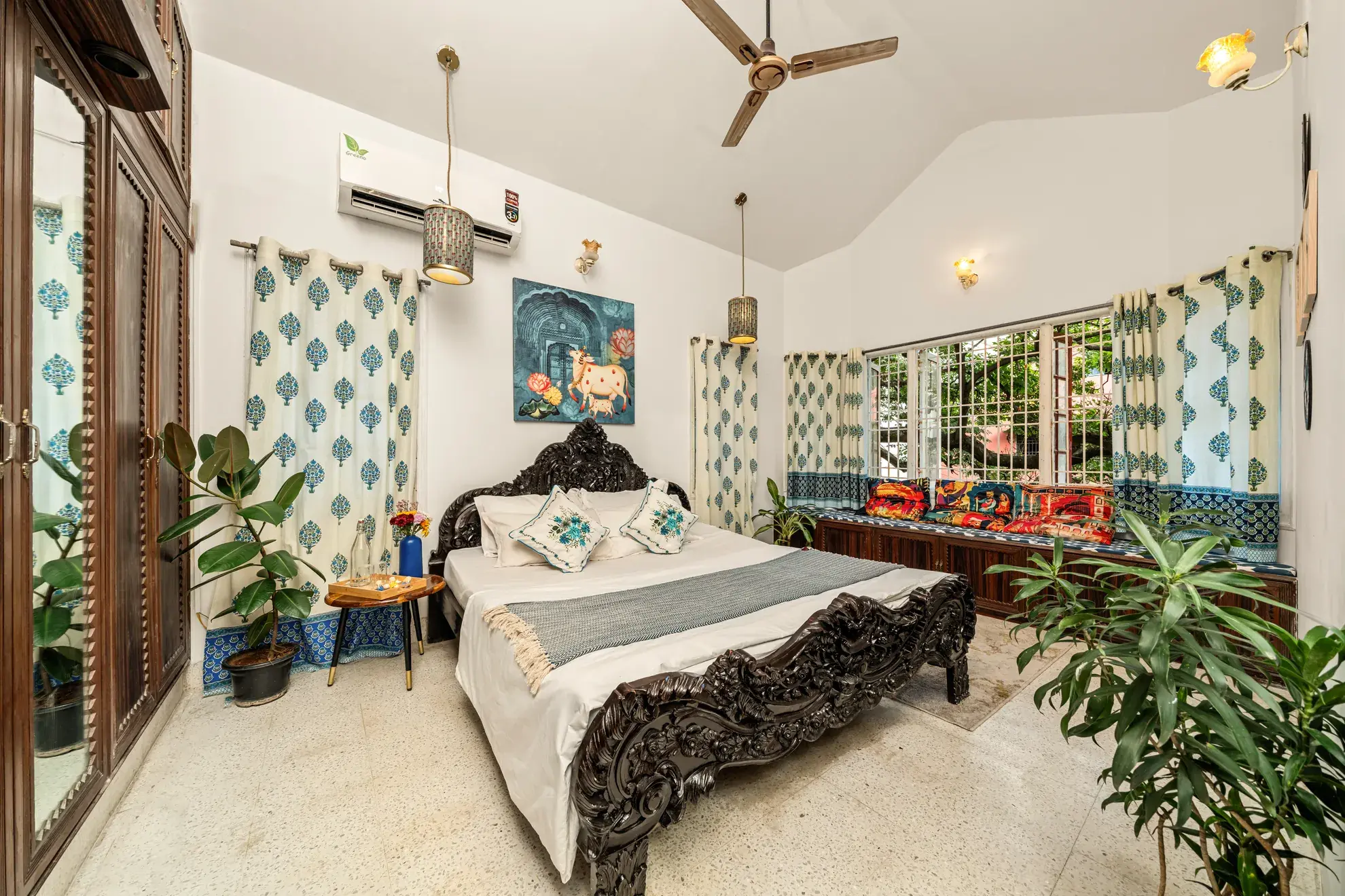 Heritage Haven – 5BHK Vintage Villa with Library — Bedrooms & Private Interiors